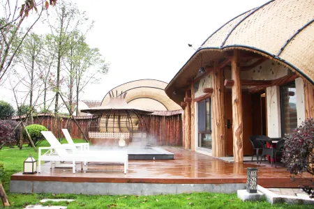 Four Seasons Guizhou · Mountain Hot Springs Water World Hotel