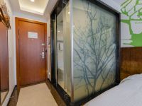 青皮树酒店(上海浦东机场华夏东路地铁站店) - 高级双床房