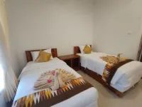 Gedhong Hostel Hotels near Sampalan Harbor