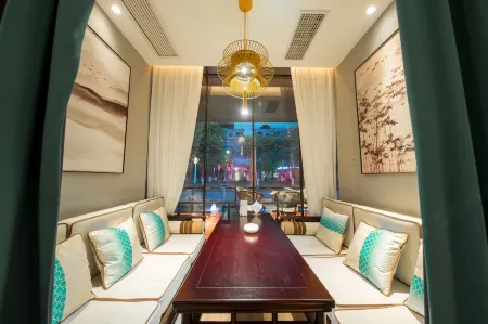 Shehong Xinyue Riverside Holiday Hotel Отели рядом с достопримечательностью «Shehong Gymnasium»