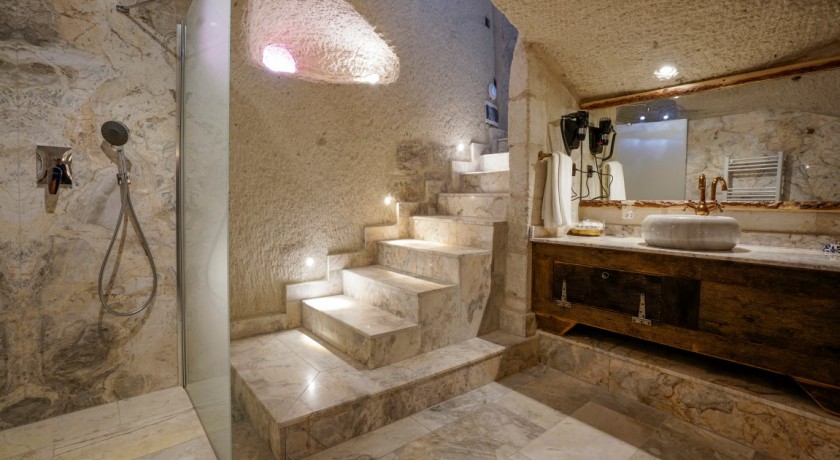 Artemis Cave Suites