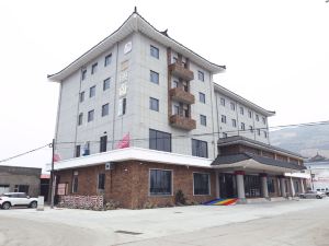 JunJianMountain Hotel