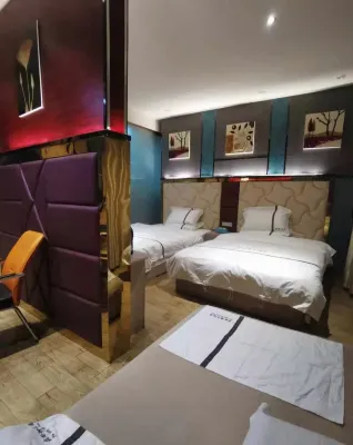 Liping Pinshang Hotel