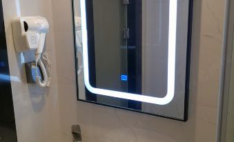 7 Days Premium (Guangzhou University of Chinese Medicine Sanyuanli Subway Station)