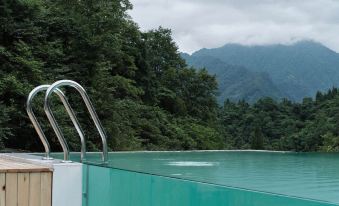 Qingchengshan Yashangyisu Hot Spring Pool Hotel