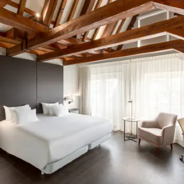 NH Collection Amsterdam Barbizon Palace Hotel berhampiran Gereja De Oude