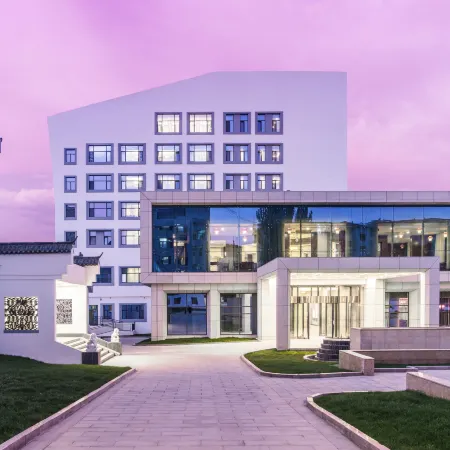 Altai Mardiel Bintang Garden Hotel Отели рядом с достопримечательностью «Больница 16 в Алтайском районе»