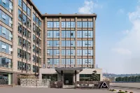 East Gate of Yatou Hotel, Xinqiao Hospital, Chongqing West Railway Station Hotels in Chongqing West Railway Station/Baguocheng