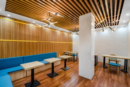 Jingman Light Luxury Hotel (Shangqiu Experimental Middle School High-speed Railway Station) Отели рядом с достопримечательностью «Shangqiu Institute of Technology»