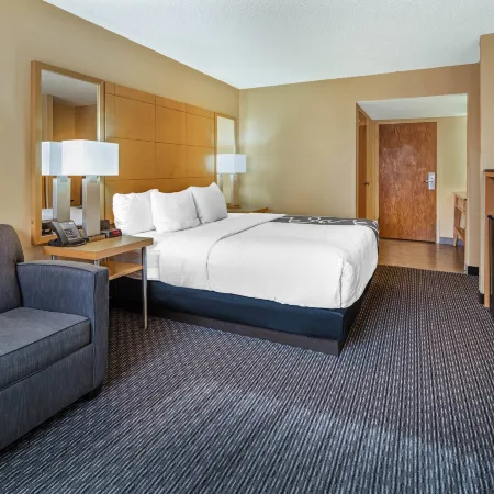 La Quinta Inn & Suites by Wyndham Naples Downtown