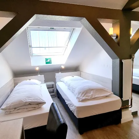 Adler Hotel Frankfurt Отели рядом с достопримечательностью «Железный Мост»
