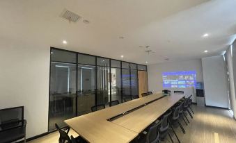 Vyluk·Hotel (Dujiangyan Medical Center Feilong Gymnasium)