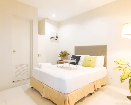 UrbanView @ Lacson Street Bacolod City by RedDoorz Hotels in Bacolod