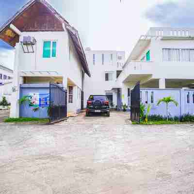 OYO 873 Villa Tomasa Forum Hotel Exterior