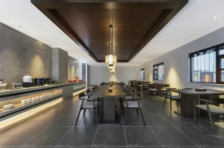 Qianna Hotel (Lankao Railway Station Branch) Отели рядом со станцией Lankao Railway Station