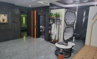 Alien E-sports Hotel
