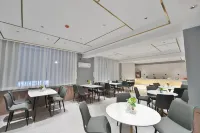 Holiday Inn Golden Hyatt (Yanji Yanbian University Department Store)