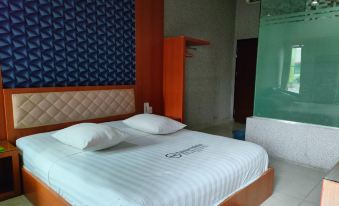 Lonari Hotel