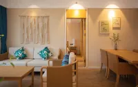 Wanning Riyuewan lives in Summer Seaview Surfing Apartment
