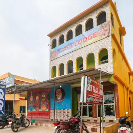 Goroomgo Sun Plaza Lodge Konark