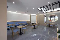 Shengyi Light Luxury Hotel (Chengde South Station Store)