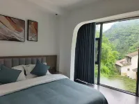 Shennongjia   Seeking  Between Mountins