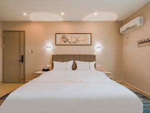 Huizhou Lavande Light Luxury Apartment