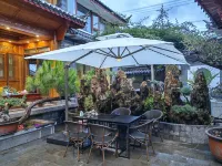 玉龍木府拾光民宿 鄰近麗江拉市海高原濕地省級自然保護區管護局的酒店