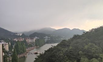 Tongshan Jiugong Lakeside Resort Hotel