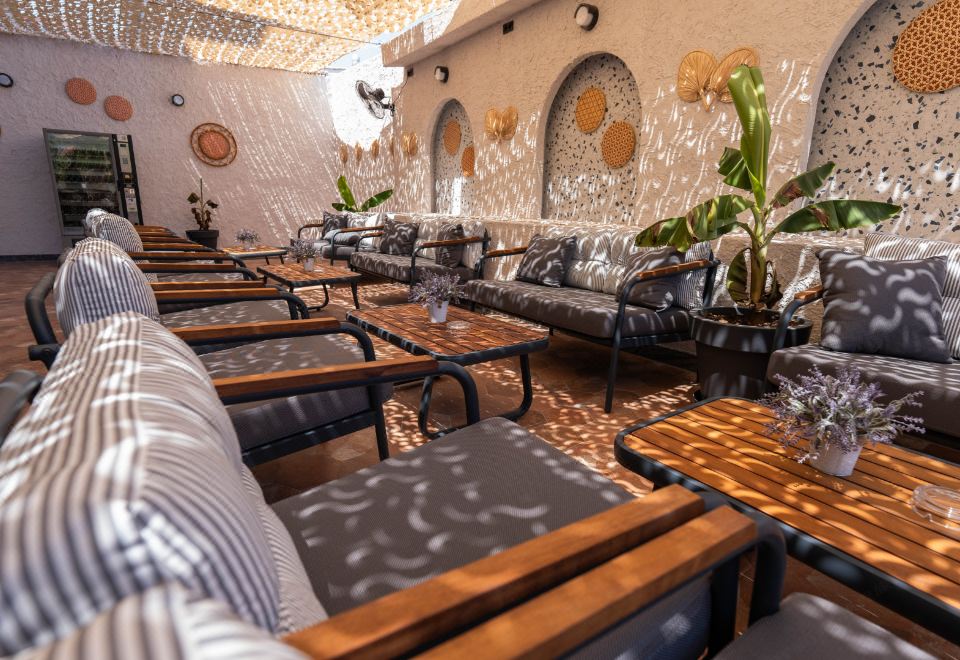 3. 저스트 인 시티..