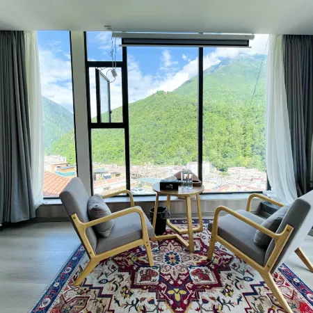 Shiyihao Shanju (Kangding Liuliucheng Branch)