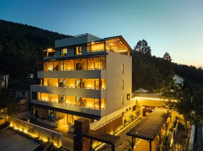 Guanluan Homestay Hotels in Jinfo Mountain Resort