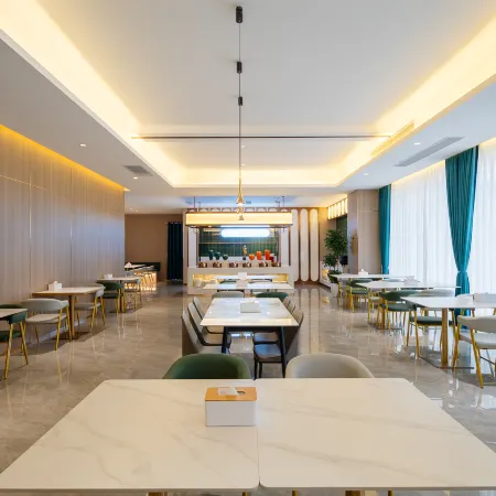 Starway Hotel (Zhuhai Gongbei Port Fuhuali) Отели рядом с достопримечательностью «Чжухайский Город Чжанчжоу»