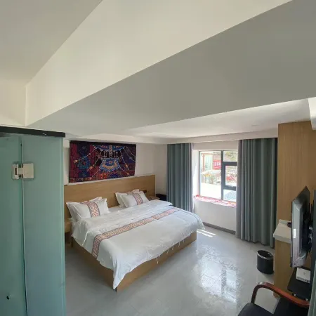 Kangding Zhongguhong Hot Springs Camp Accommodation