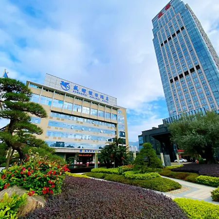 FuZhou ShengHui Holiday Hotel Отели рядом с достопримечательностью «Фучжоу Третья Средняя Школа (Школа Хуан)»