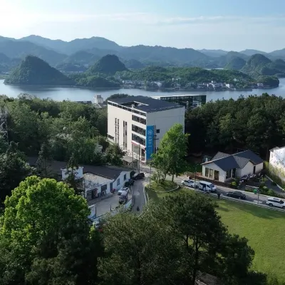 Guanshanhu Yunhu Lanshan Hotel Отели рядом с достопримечательностью «Пейзаж на острове Тухуа»