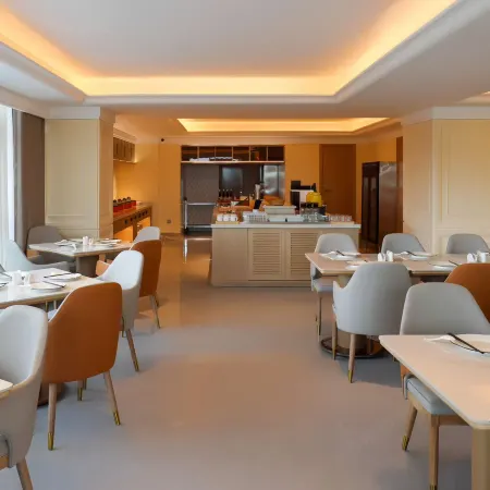 Vienna Hotel (Chengde Xiabancheng Huaming Service Outsourcing Industrial Park)