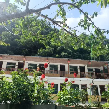 Taibai Shuangyutan Homestay Отели в г. Тайбай