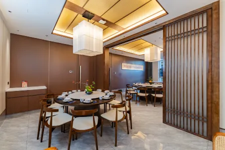 Libo International Hotel (Lu'an Wanda Plaza Branch) Отели рядом с достопримечательностью «Yueliang Island»