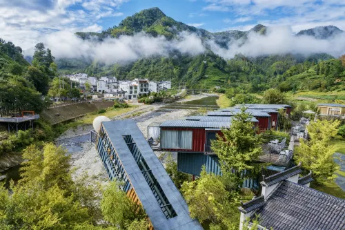 Mosu | Hongcun Xiangju · Wild Luxury Designer Resort Hotel（Mount Huangshan Flagship Store） Hotels in Xiuning
