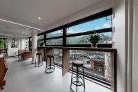 Xuzhang Panorama Boutique Stay (Xijiang Qianhu Miao Village No. 6 Wind and Rain Bridge) - bar