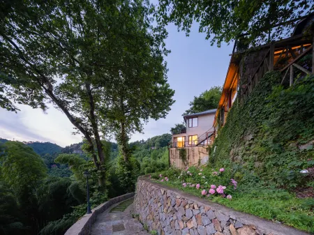 Moganshan QUEEN'S HOTEL·SONGWU VILLA COMPLEX Отели рядом с достопримечательностью «Baiyun Mountain Pavilion»