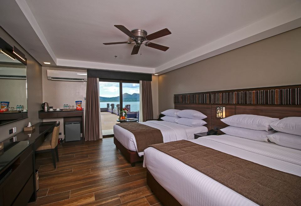 투 시즌 호텔의 깔끔한 객실 내부 이미지