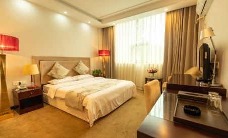 Wudang Huihe Hotel (Entrance store of Wudang Mountain Scenic Area) - Housity