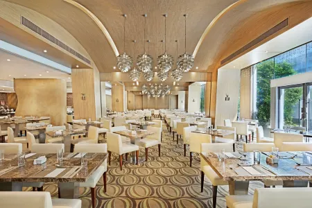 Harbour Plaza 8 Degrees Отели рядом с достопримечательностью «Сайкун-Таун»