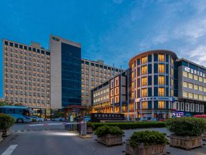 Blue Horizon Hotel (Qingdao Licang Junfeng Road Metro Station)