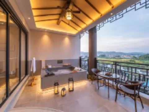 Nine View Lake Fondney Hot Spring Hotel Hotels in Xingning