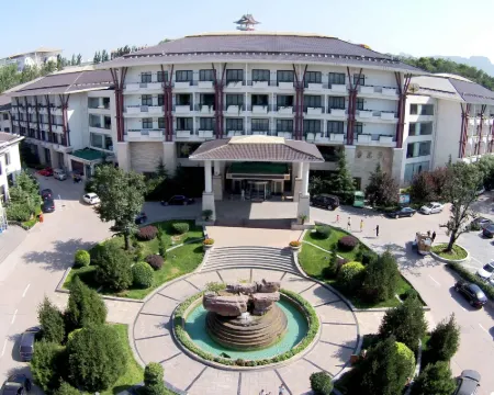 河北省白鹿温泉ホテル 平山のホテル