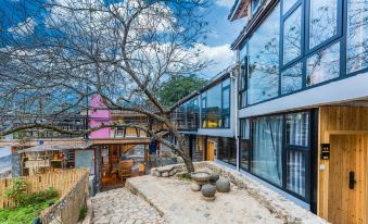 Huasao·1949 Designer Parent-Child Vacation Type Smart Homestay (Nanjing Yunshuiyao Waterwheel Store)