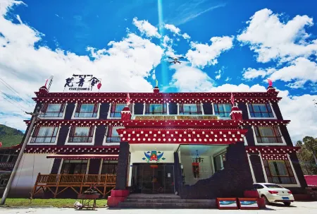 Fine Homes Hotel Отели рядом с достопримечательностью «Miles Corridor»